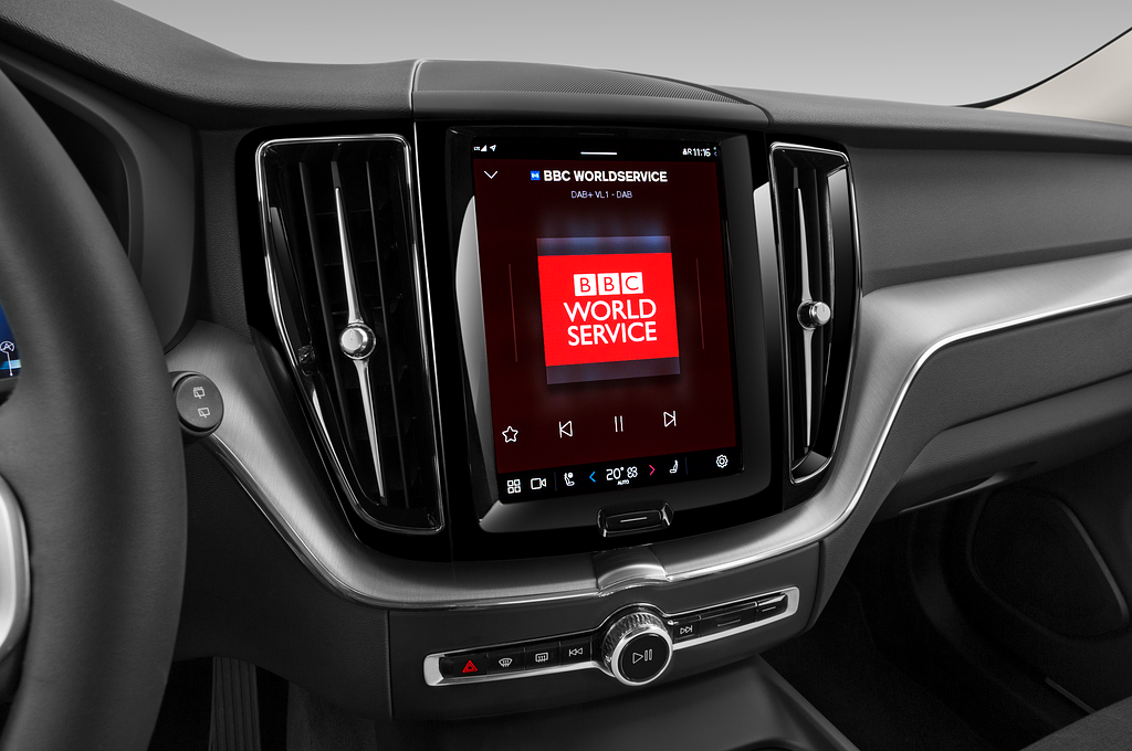 Volvo XC60 (Baujahr 2022) Momentum 5 Türen Radio und Infotainmentsystem