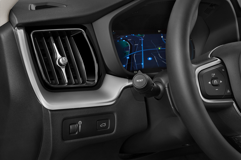 Volvo XC60 (Baujahr 2022) Momentum 5 Türen Lüftung