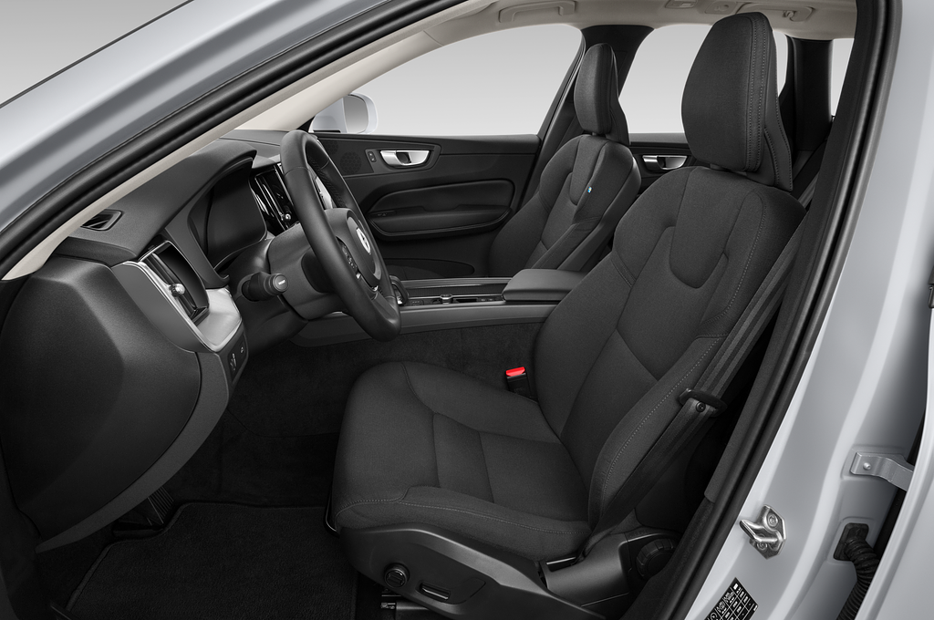 Volvo XC60 (Baujahr 2022) Momentum 5 Türen Vordersitze