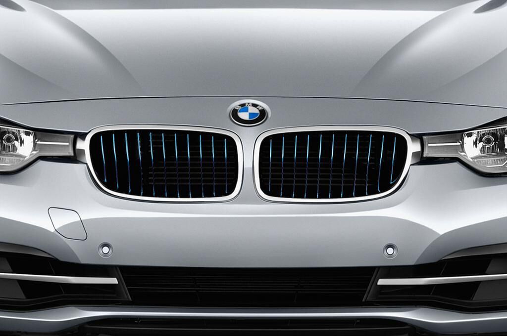 BMW 3 Series Iperformance (Baujahr 2017) Sport Line 4 Türen Kühlergrill und Scheinwerfer