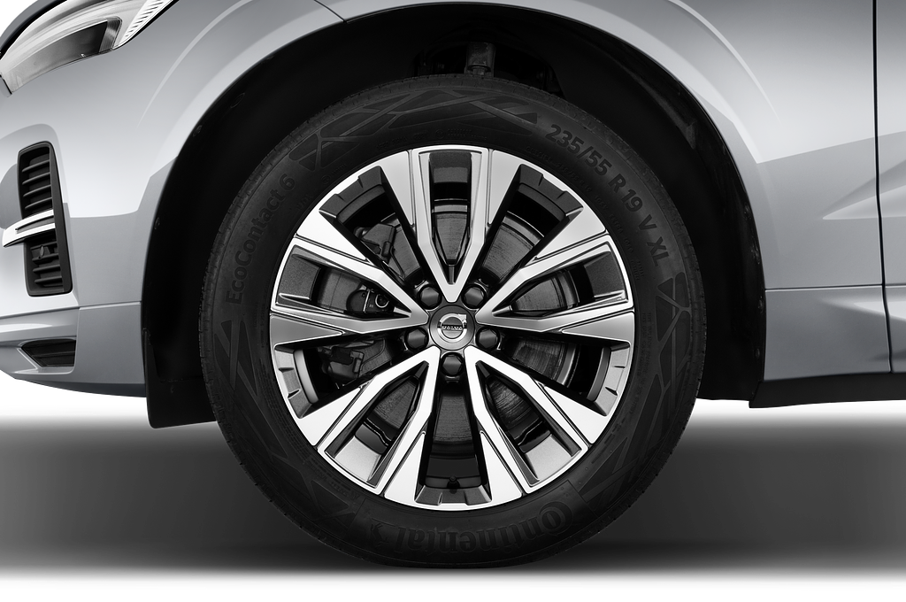 Volvo XC60 (Baujahr 2022) Momentum 5 Türen Reifen und Felge