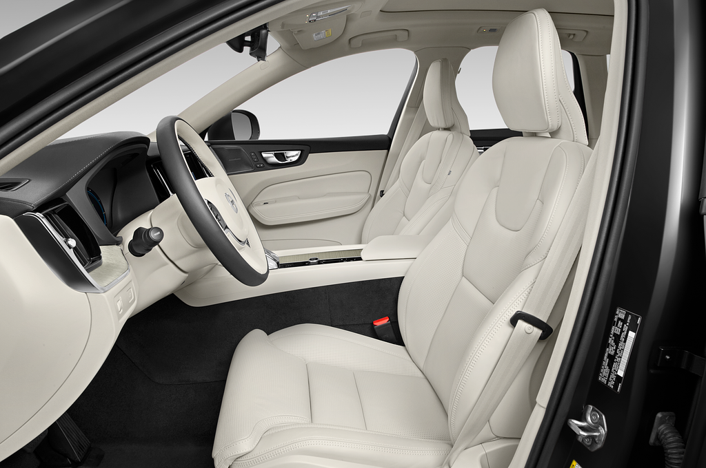 Volvo XC60 (Baujahr 2022) Ultimate 5 Türen Vordersitze