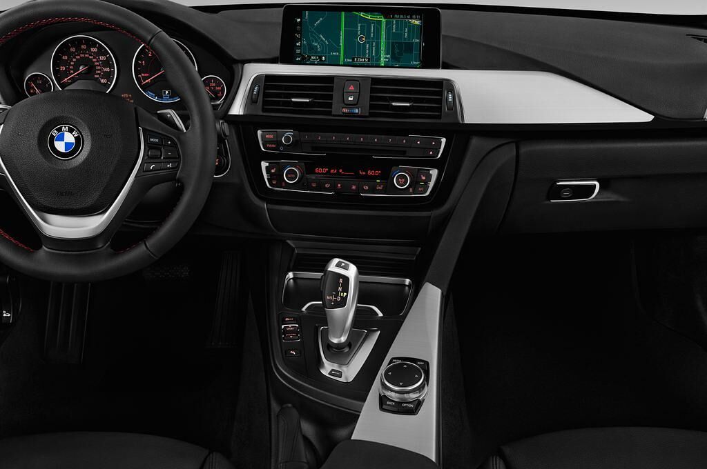 BMW 3 Series Iperformance (Baujahr 2017) Sport Line 4 Türen Mittelkonsole
