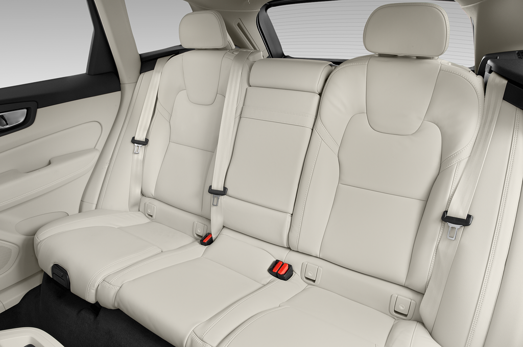 Volvo XC60 Recharge (Baujahr 2022) Inscription 5 Türen Rücksitze