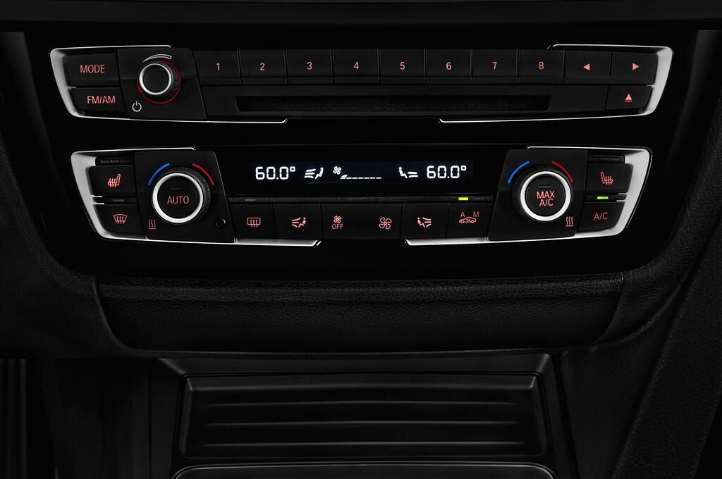 BMW 3 Series Iperformance (Baujahr 2017) Sport Line 4 Türen Temperatur und Klimaanlage
