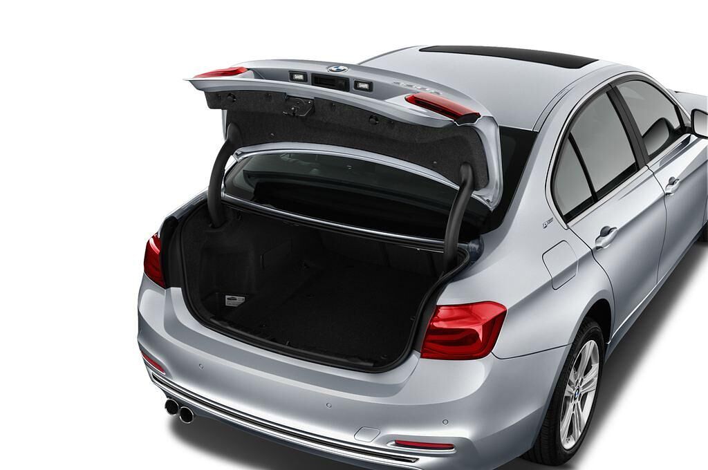 BMW 3 Series Iperformance (Baujahr 2017) Sport Line 4 Türen Kofferraum