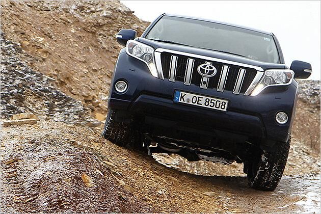 Der Toyota Land Cruiser 3.0 D-4D ist geländegängiger als ein BMW X5 oder eine Mercedes M-Klasse