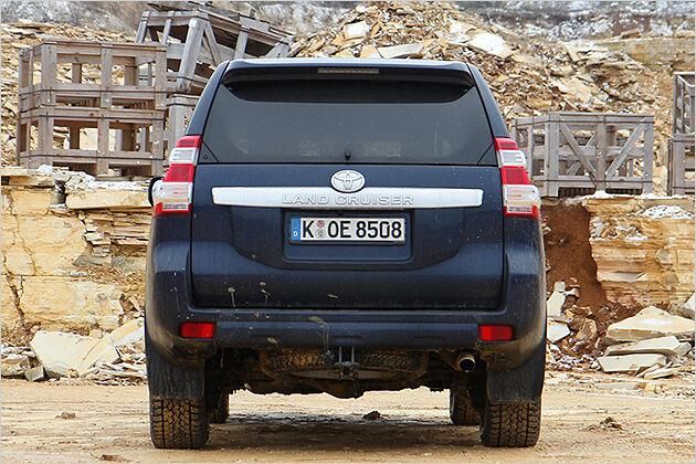 Eine Fünfstufen-Automatik schickt die Motorkraft an alle vier Räder