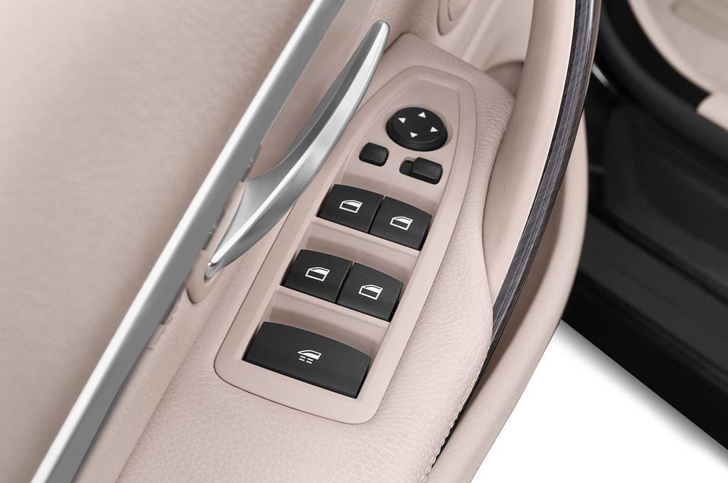 BMW 4 Series (Baujahr 2015) Modern Line 2 Türen Bedienungselemente Tür