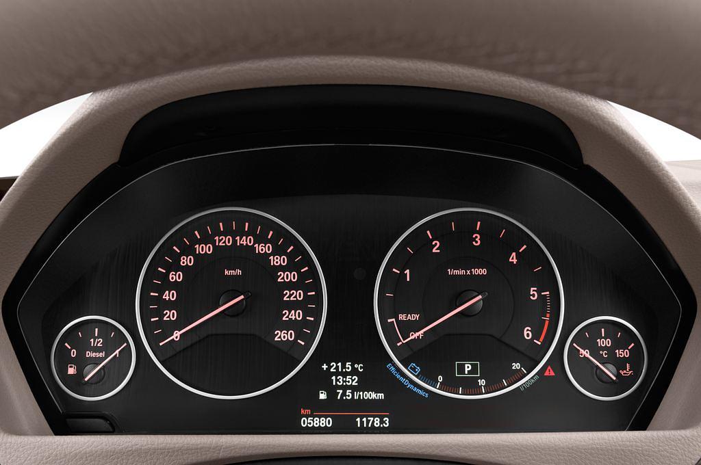 BMW 4 Series (Baujahr 2015) Modern Line 2 Türen Tacho und Fahrerinstrumente