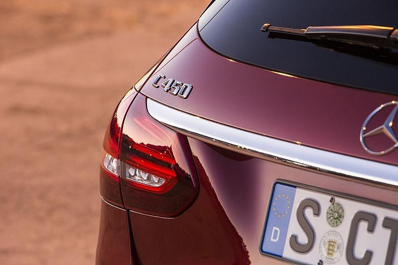 Der Mercedes Benz C 450 AMG schließt die Lücke zwischen C 400 und AMG C 63.