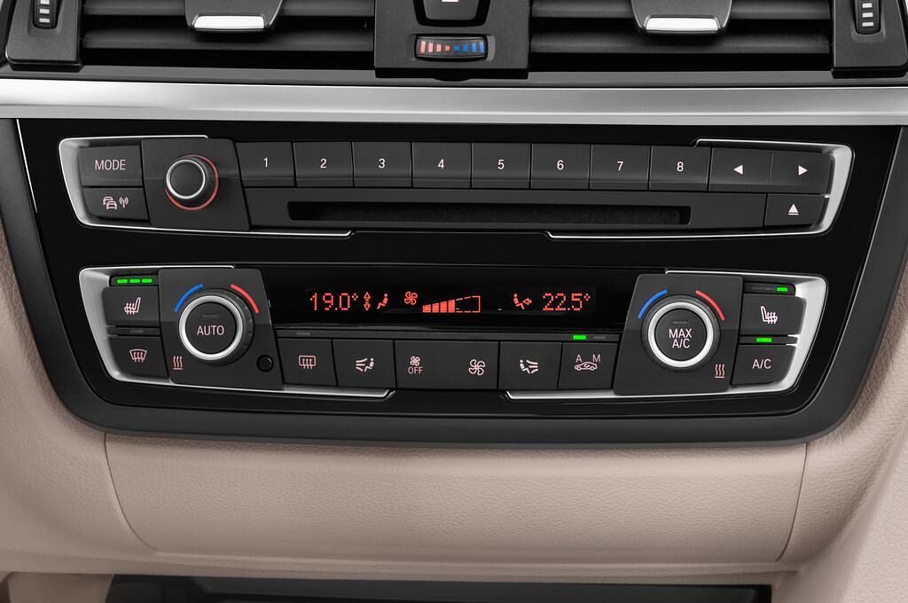 BMW 4 Series (Baujahr 2015) Modern Line 2 Türen Temperatur und Klimaanlage