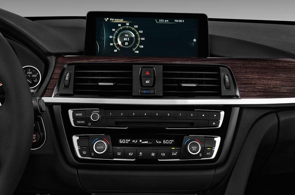 BMW 4 Series (Baujahr 2016) Advantage 2 Türen Radio und Infotainmentsystem