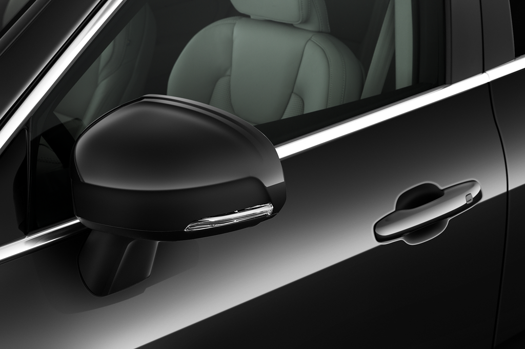 Volvo XC60 Recharge (Baujahr 2023) Plus Bright 5 Türen Außenspiegel