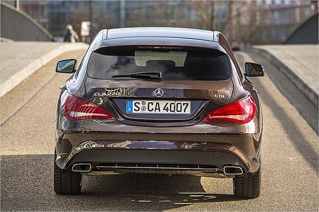 Die flügelförmigen Heckleuchten sind bereits vom "normalen" CLA bekannt