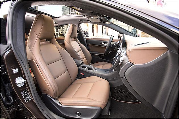 Integrierte Kopfstützen gehören bei der CLA-Möblierung immer zum Serienumfang