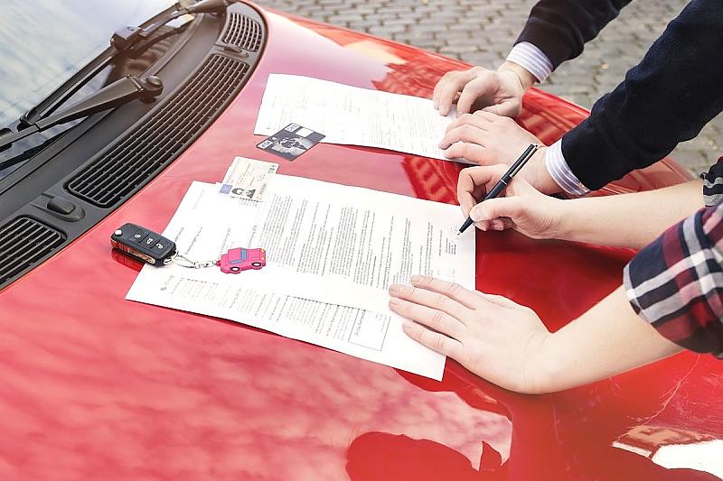 Eine Ad-hoc-Versicherung sorgt für Schutz während der Mietzeit.