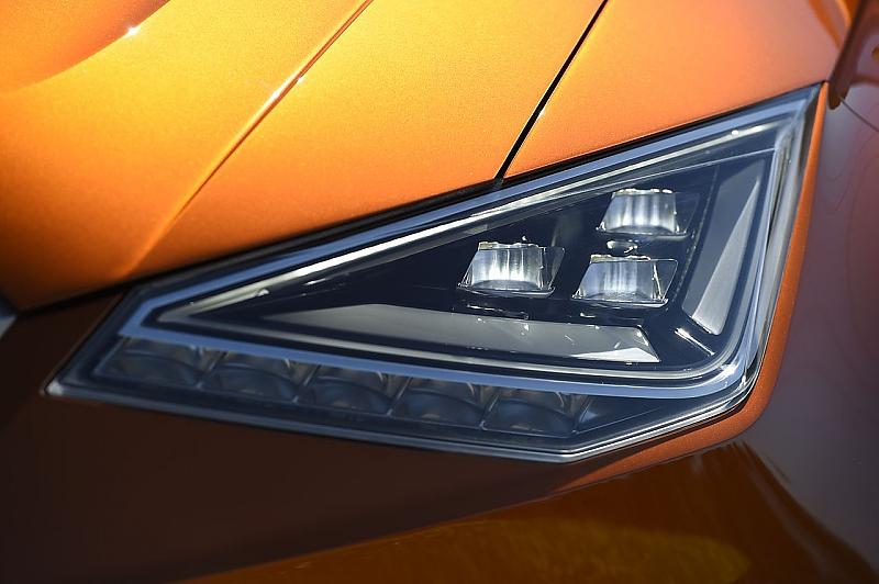 Die Scheinwerfer symbolisieren die typischen Seat-Augen