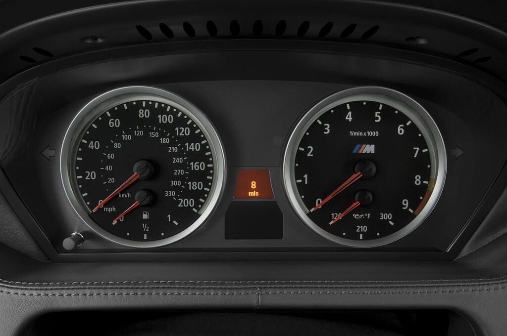 BMW M6 (Baujahr 2010) M6 2 Türen Tacho und Fahrerinstrumente