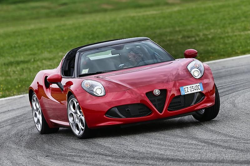 Alfa Romeo 4C Spider - das Heck keilt gerne einmal aus