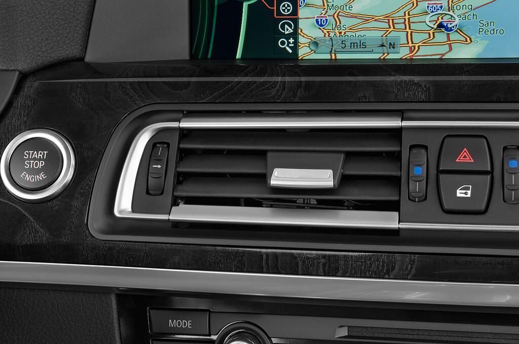 BMW 7 Series (Baujahr 2010) 750i 4 Türen Lüftung