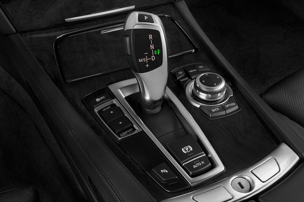 BMW 7 Series (Baujahr 2010) 750i 4 Türen Schalthebel