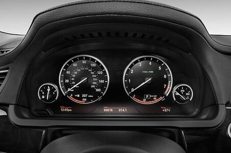 BMW 7 Series (Baujahr 2010) 750i 4 Türen Tacho und Fahrerinstrumente