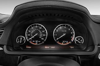 BMW 7 Series (Baujahr 2010) 750i 4 Türen Tacho und Fahrerinstrumente