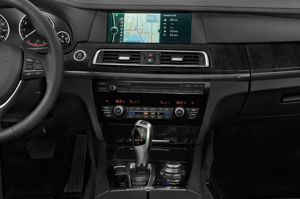 BMW 7 Series (Baujahr 2010) 750i 4 Türen Mittelkonsole