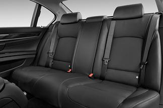 BMW 7 Series (Baujahr 2010) 750i 4 Türen Rücksitze