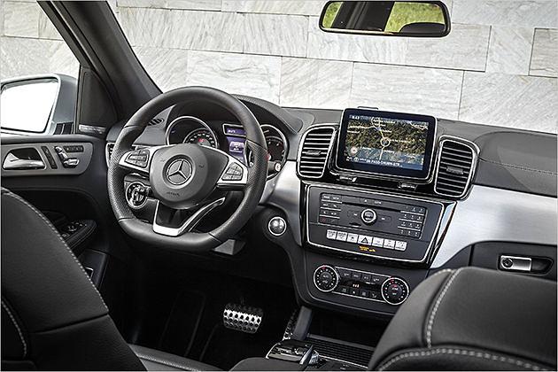 Bis auf Kleinigkeiten unterscheidet sich das Cockpit des 500 e nicht von dem der anderen GLE-Varianten