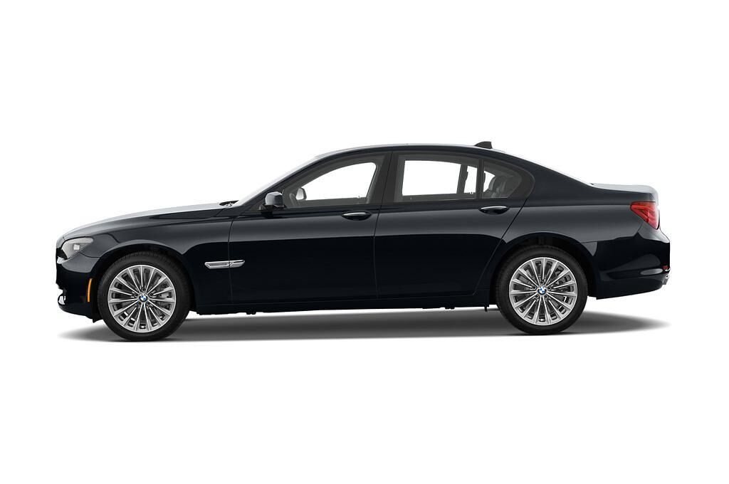 BMW 7 Series (Baujahr 2010) 750i 4 Türen Seitenansicht