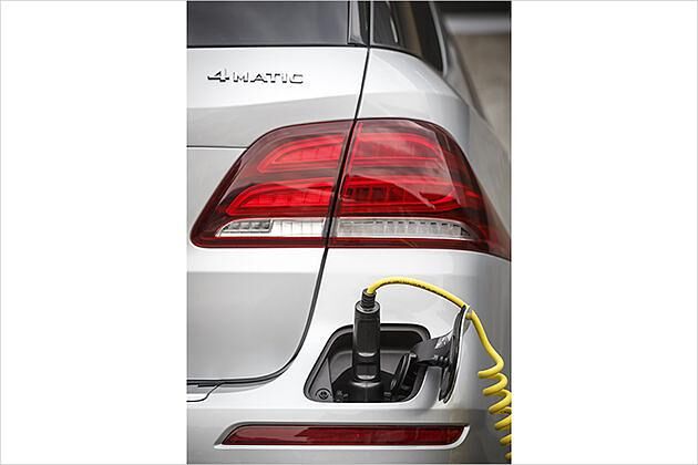 Einmal vollladen dauert beim GLE 500 e etwa vier Stunden