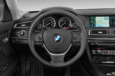 BMW 7 Series (Baujahr 2010) 750i 4 Türen Lenkrad