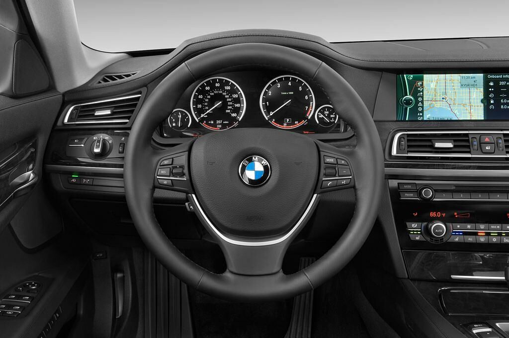 BMW 7 Series (Baujahr 2010) 750i 4 Türen Lenkrad