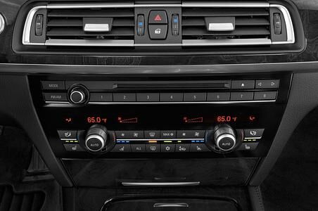 BMW 7 Series (Baujahr 2010) 750i 4 Türen Temperatur und Klimaanlage