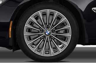 BMW 7 Series (Baujahr 2010) 750i 4 Türen Reifen und Felge