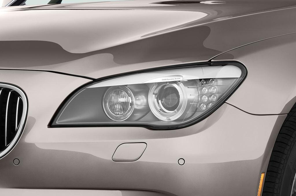 BMW 7 Series (Baujahr 2010) 750Li 4 Türen Scheinwerfer