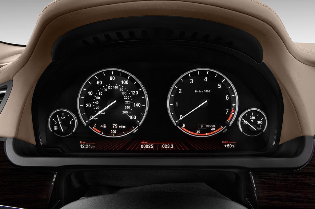 BMW 7 Series (Baujahr 2010) 750Li 4 Türen Tacho und Fahrerinstrumente