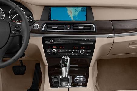 BMW 7 Series (Baujahr 2010) 750Li 4 Türen Mittelkonsole