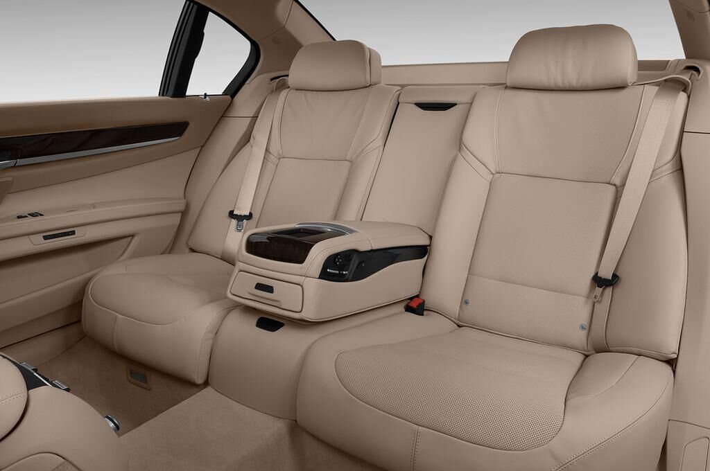 BMW 7 Series (Baujahr 2010) 750Li 4 Türen Rücksitze