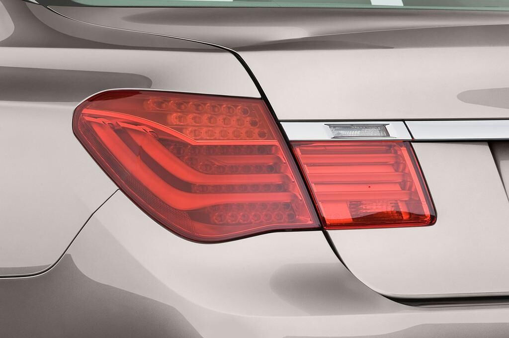 BMW 7 Series (Baujahr 2010) 750Li 4 Türen Rücklicht