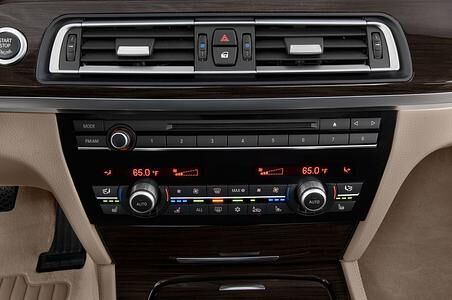 BMW 7 Series (Baujahr 2010) 750Li 4 Türen Temperatur und Klimaanlage