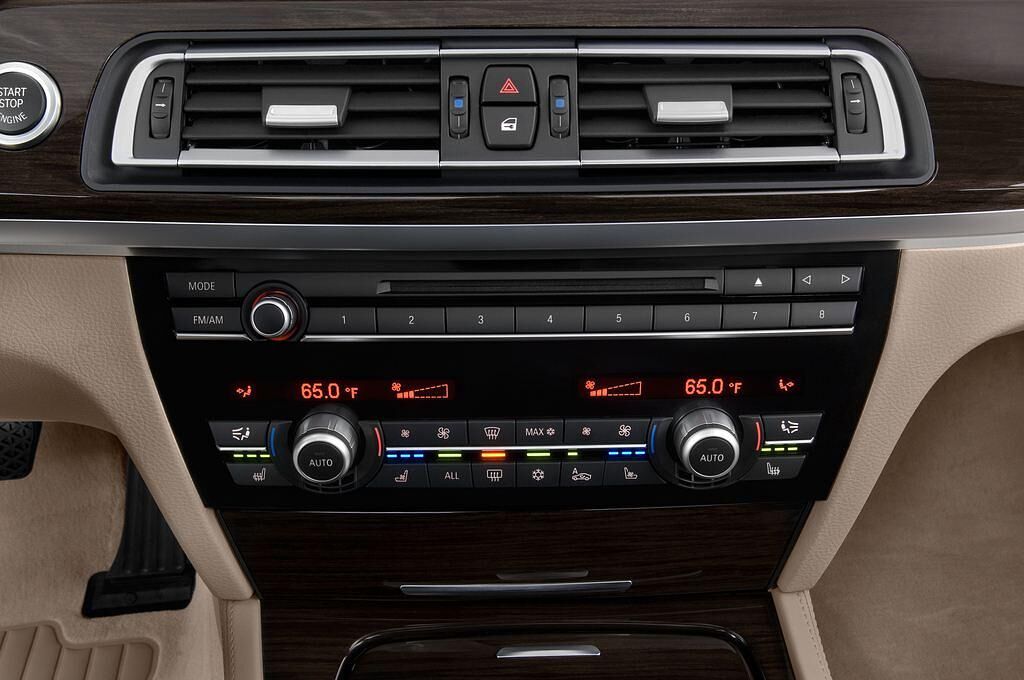 BMW 7 Series (Baujahr 2010) 750Li 4 Türen Temperatur und Klimaanlage