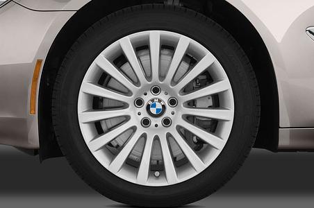 BMW 7 Series (Baujahr 2010) 750Li 4 Türen Reifen und Felge