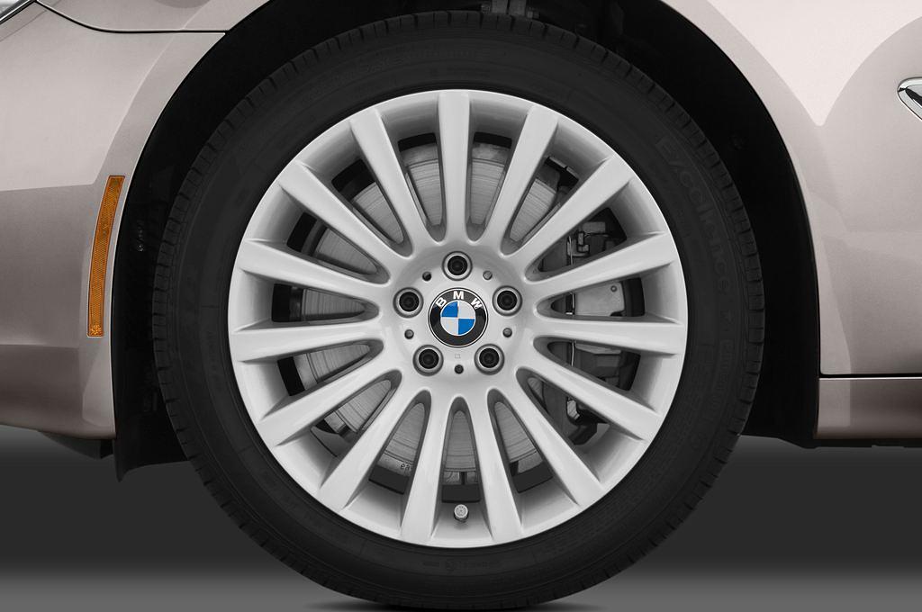 BMW 7 Series (Baujahr 2010) 750Li 4 Türen Reifen und Felge