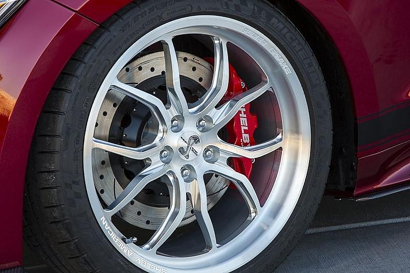 Riesige 20-Zöller füllen die Radkästen aus