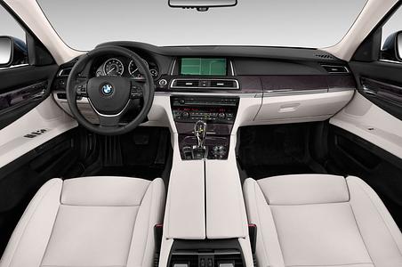 BMW 7 Series (Baujahr 2013) - 4 Türen Cockpit und Innenraum