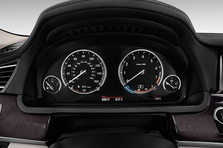 BMW 7 Series (Baujahr 2013) - 4 Türen Tacho und Fahrerinstrumente