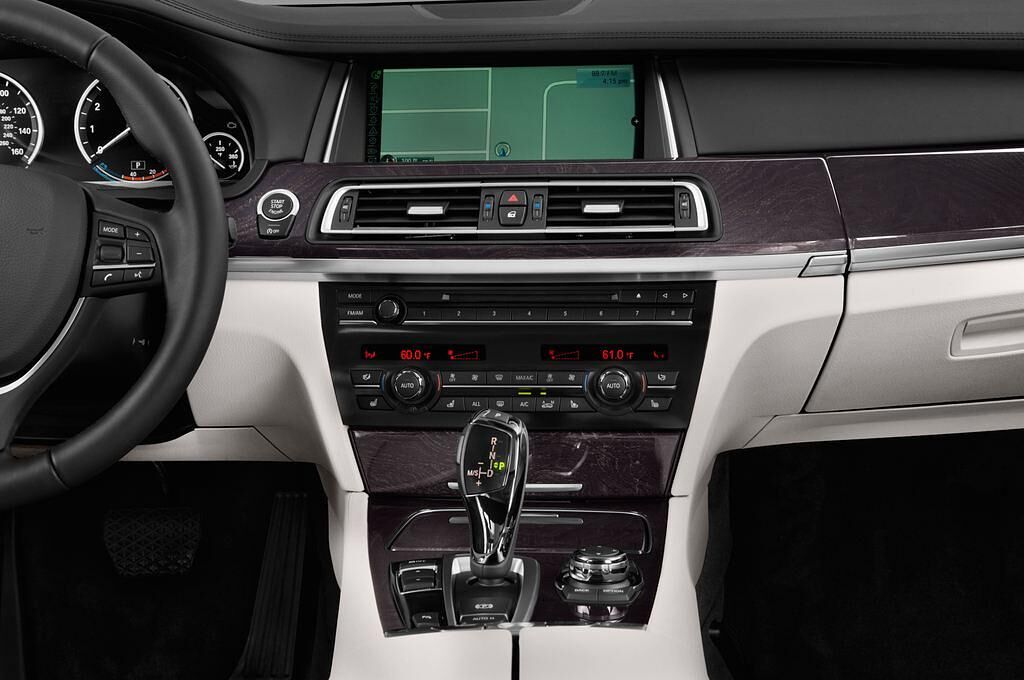 BMW 7 Series (Baujahr 2013) - 4 Türen Mittelkonsole